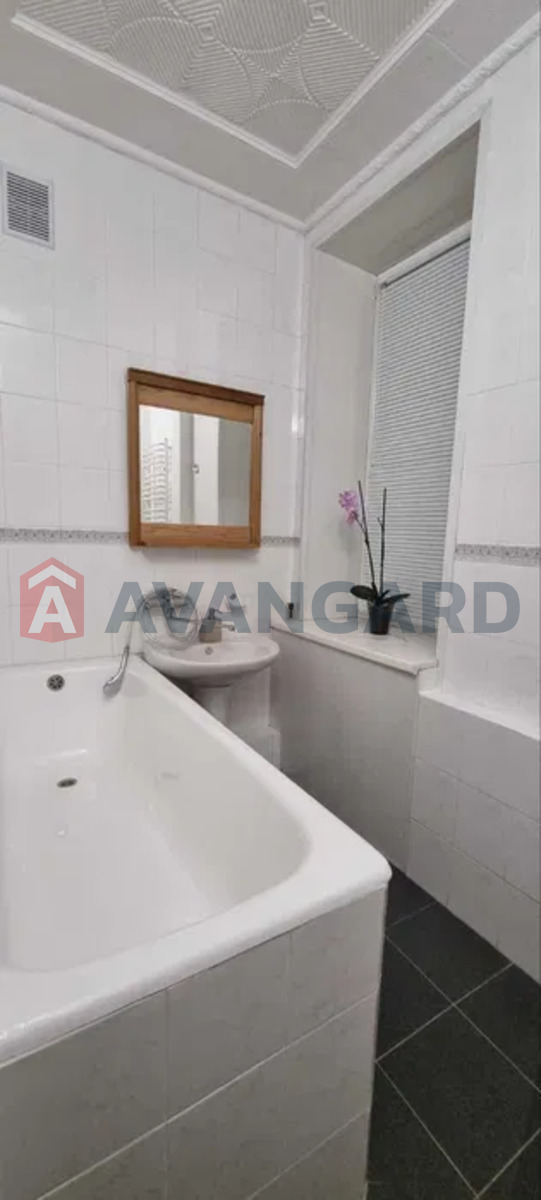 4 ��. ��������, 90/-/10 ��. �., 3/3 ������ ���� 8