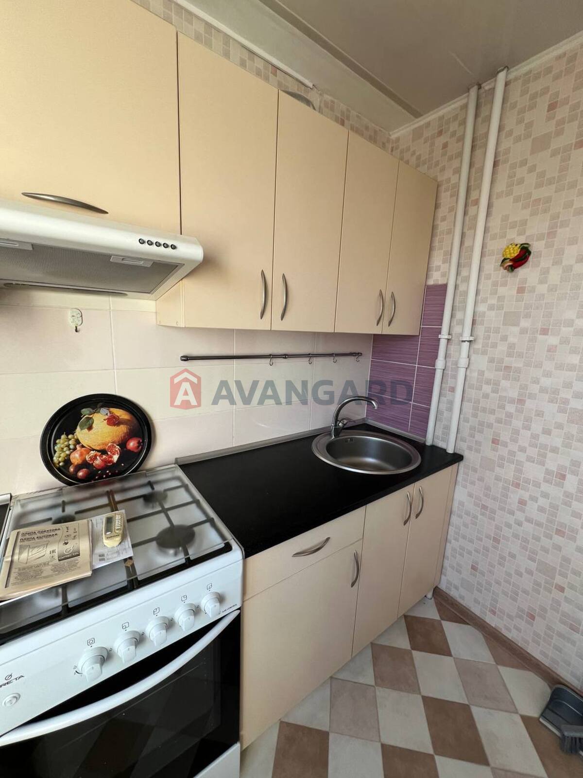 1 ��. ��������, 37/18/7 ��. �., 6/9 ������ ���� 9