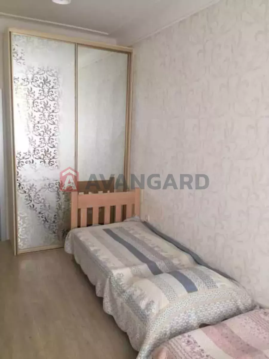 3 ����. ��������, 80/-/15 ��. �., 2/5 ���� ���� 15