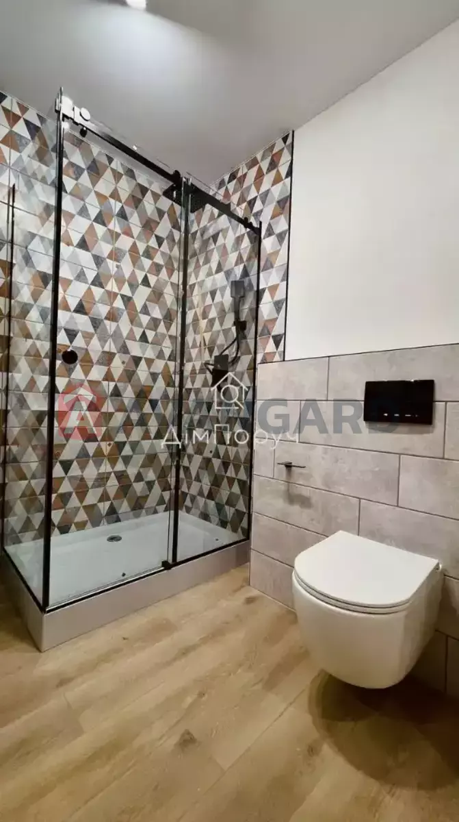 2 ����. ��������, 42/20/8 ��. �., 3/6 ���� ���� 24