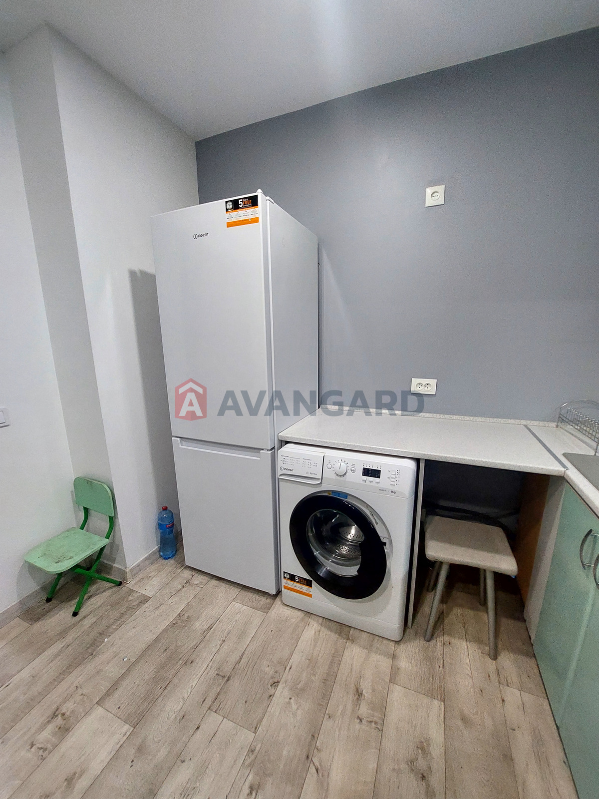 4 ����. ��������, 84/65/12 ��. �., 9/10 ���� ���� 12