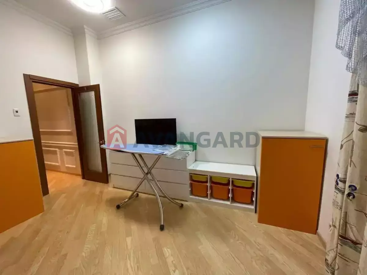 4 ����. ��������, 178/85/32 ��. �., 3/5 ���� ���� 14