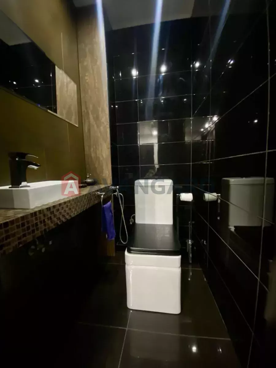 2 ��. ��������, 70/-/18 ��. �., 9/10 ������ ���� 10