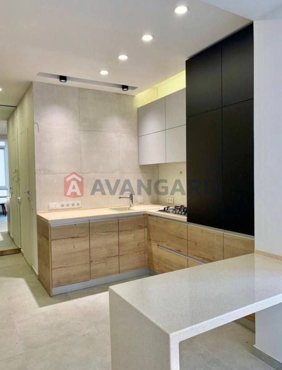 1 ��. ��������, 50/-/- ��. �., 4/10 ������ ���� 5