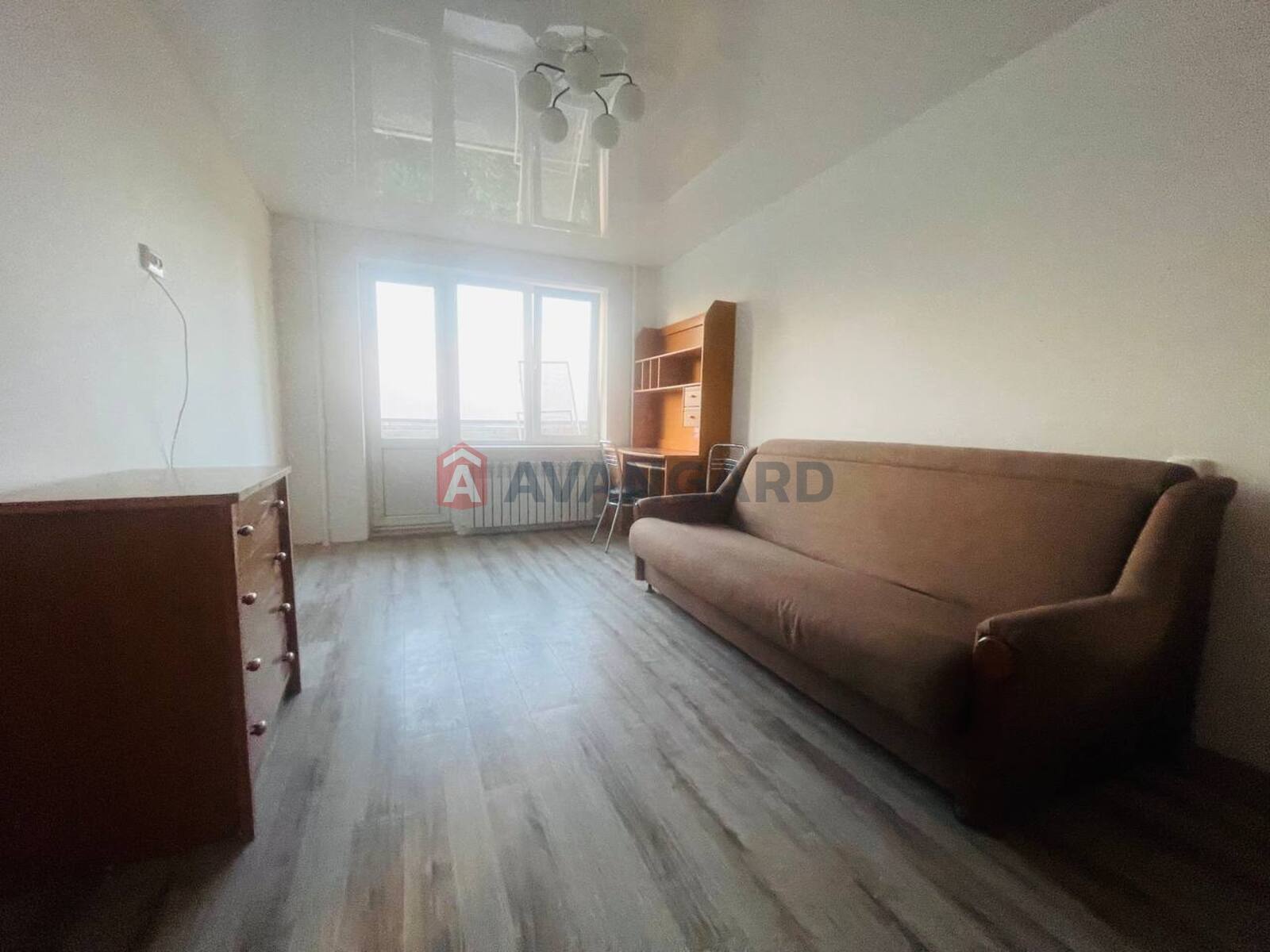 1 ����. ��������, 32.6/17.1/9 ��. �., 8/12 ���� ���� 8