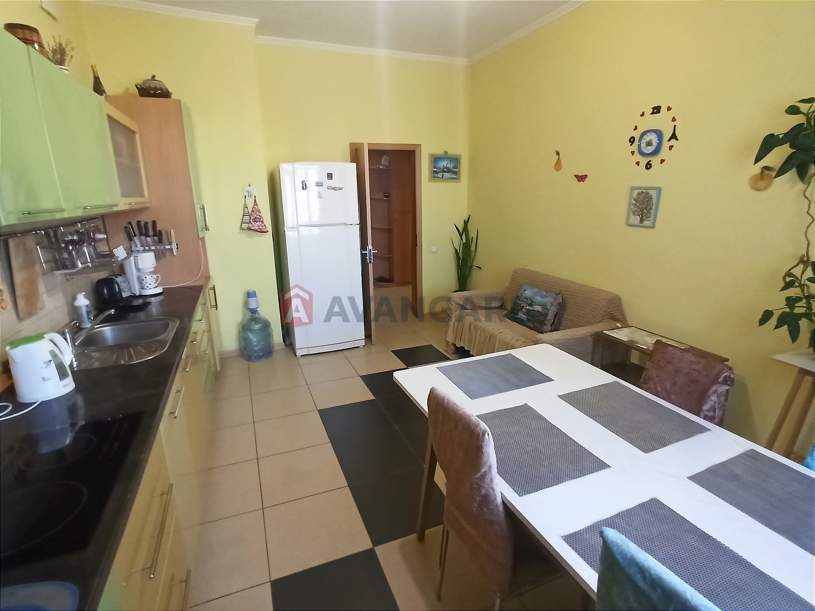 3 ����. ��������, 94/56/18 ��. �., 15/25 ���� ���� 12