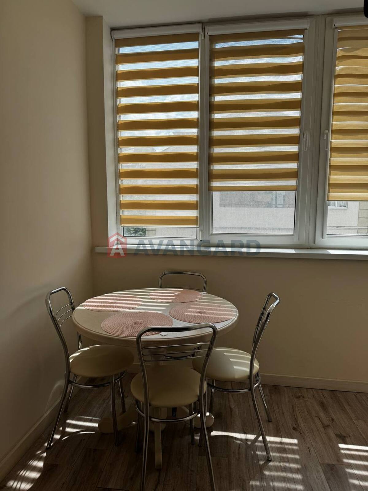 1 ��. ��������, 47.8/20.6/12.8 ��. �., 4/10 ������ ���� 10