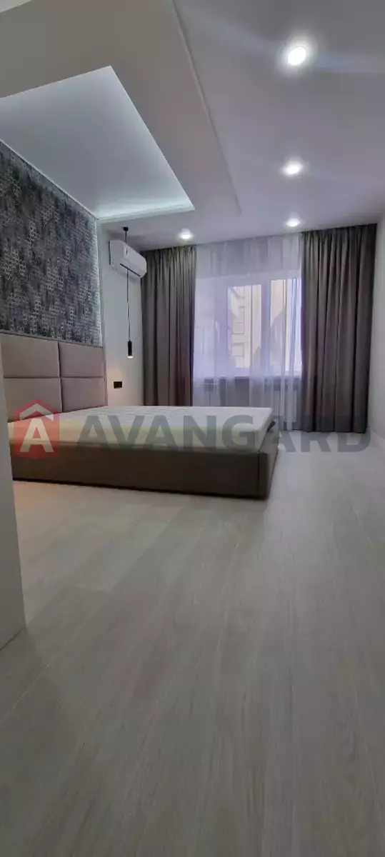 3 ��. ��������, 77/-/- ��. �., 6/11 ������ ���� 5