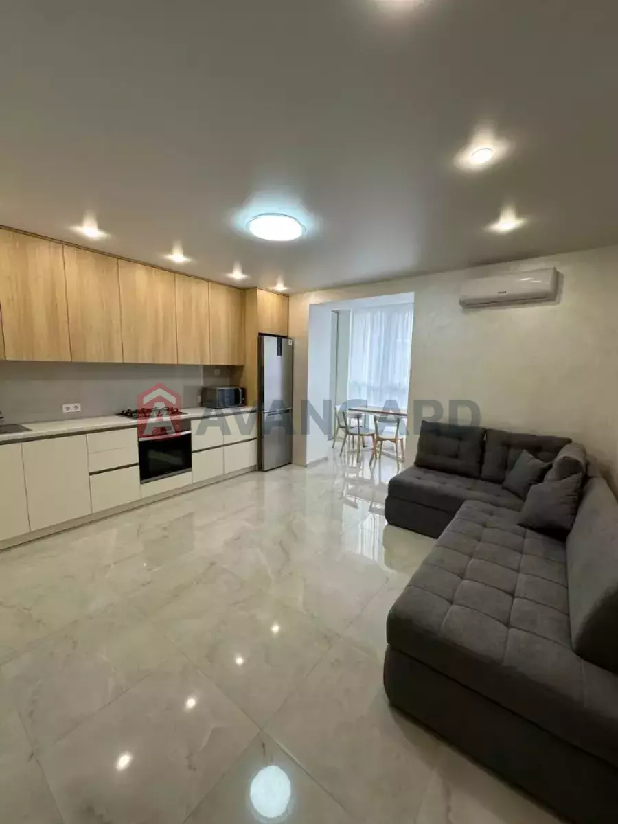 3 ��. ��������, 70/-/- ��. �., 4/10 ������ ���� 1