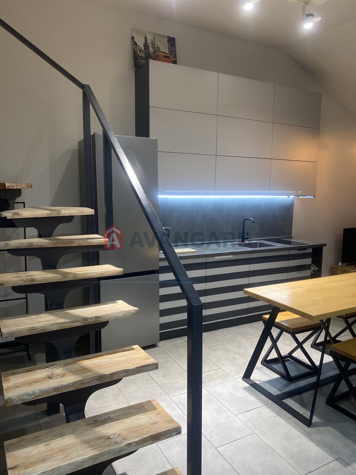 2 ��. ��������, 42/-/18 ��. �., 5/5 ������ ���� 10