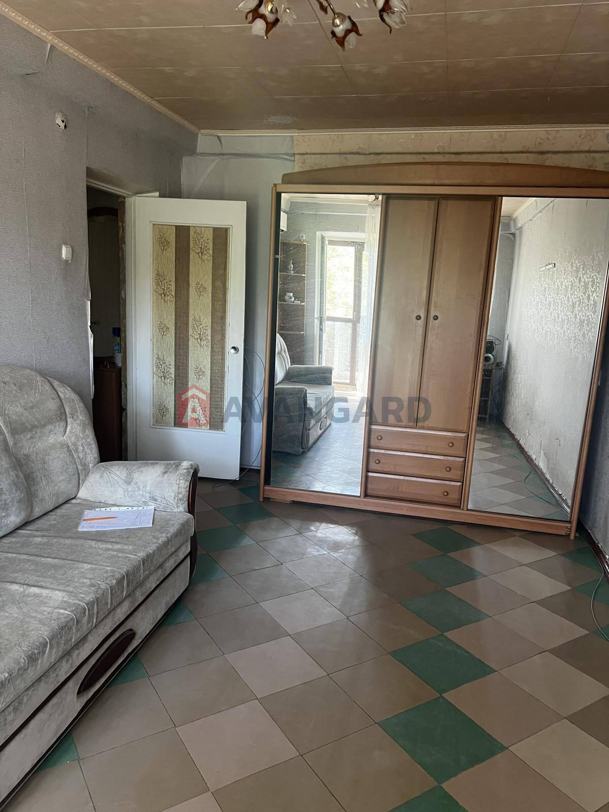 2 ��. ��������, 42/-/7 ��. �., 5/5 ������ ���� 9