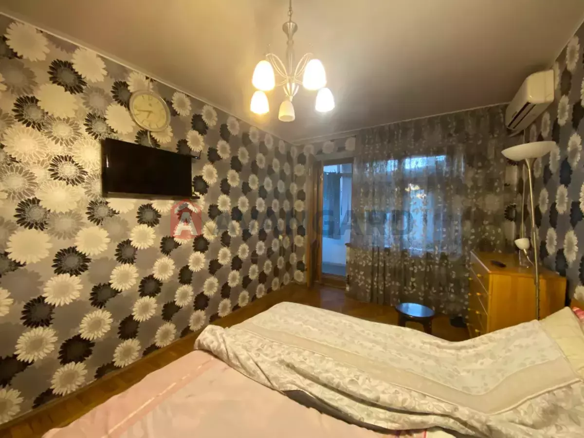 4 ��. ��������, 77/-/9 ��. �., 4/9 ������ ���� 4