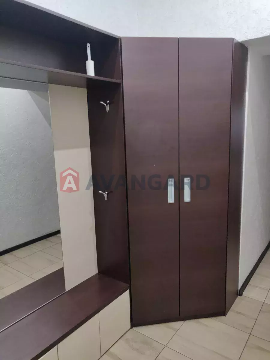 3 ����. ��������, 104/-/15 ��. �., 8/12 ���� ���� 15