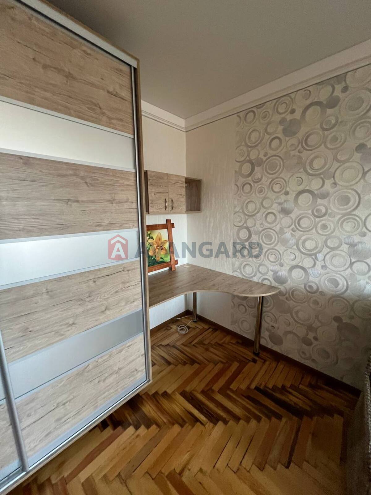 1 ��. ��������, 37/18/7 ��. �., 6/9 ������ ���� 6