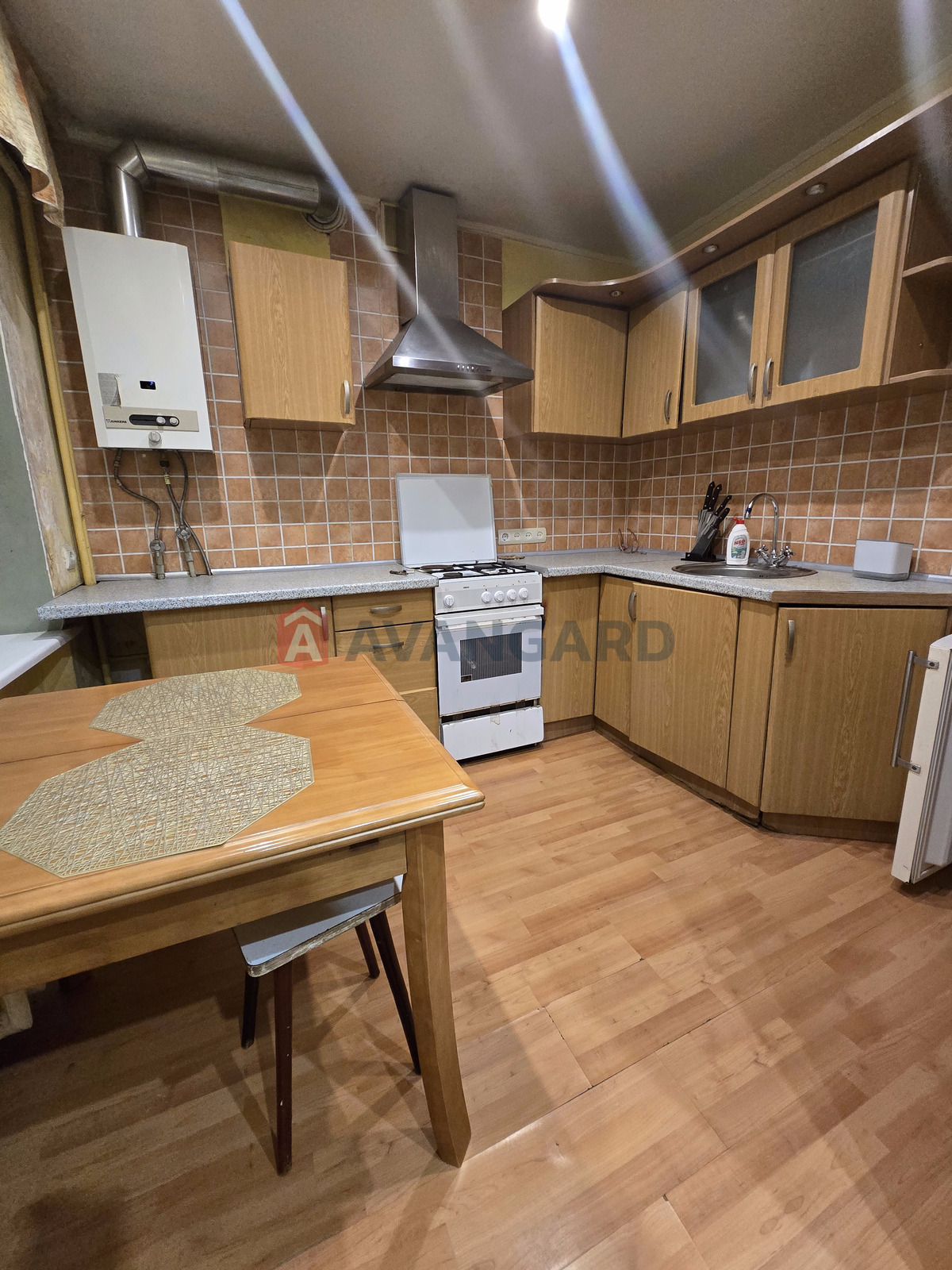 1 ����. ��������, 32/-/- ��. �., 5/5 ���� ���� 4