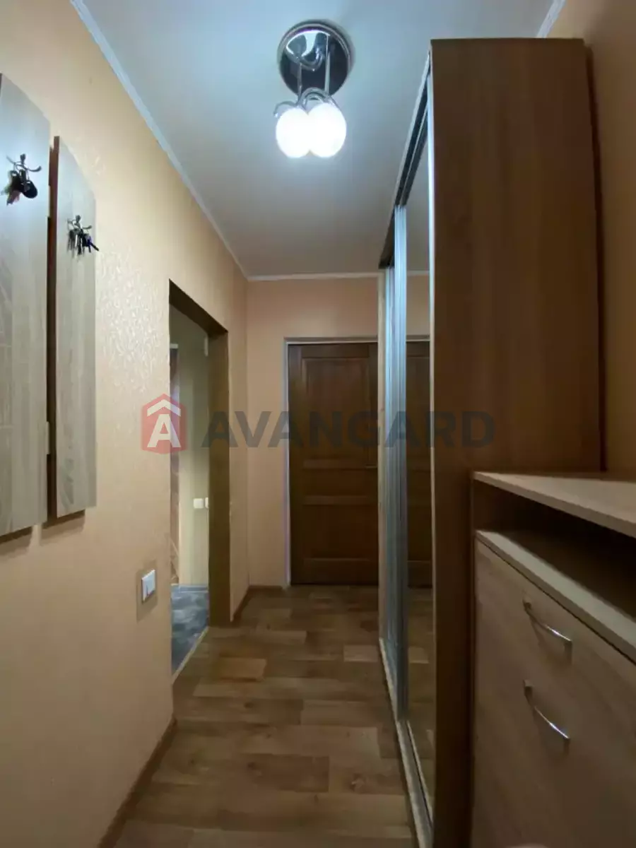 2 ��. ��������, 58/33/10 ��. �., 12/12 ������ ���� 9