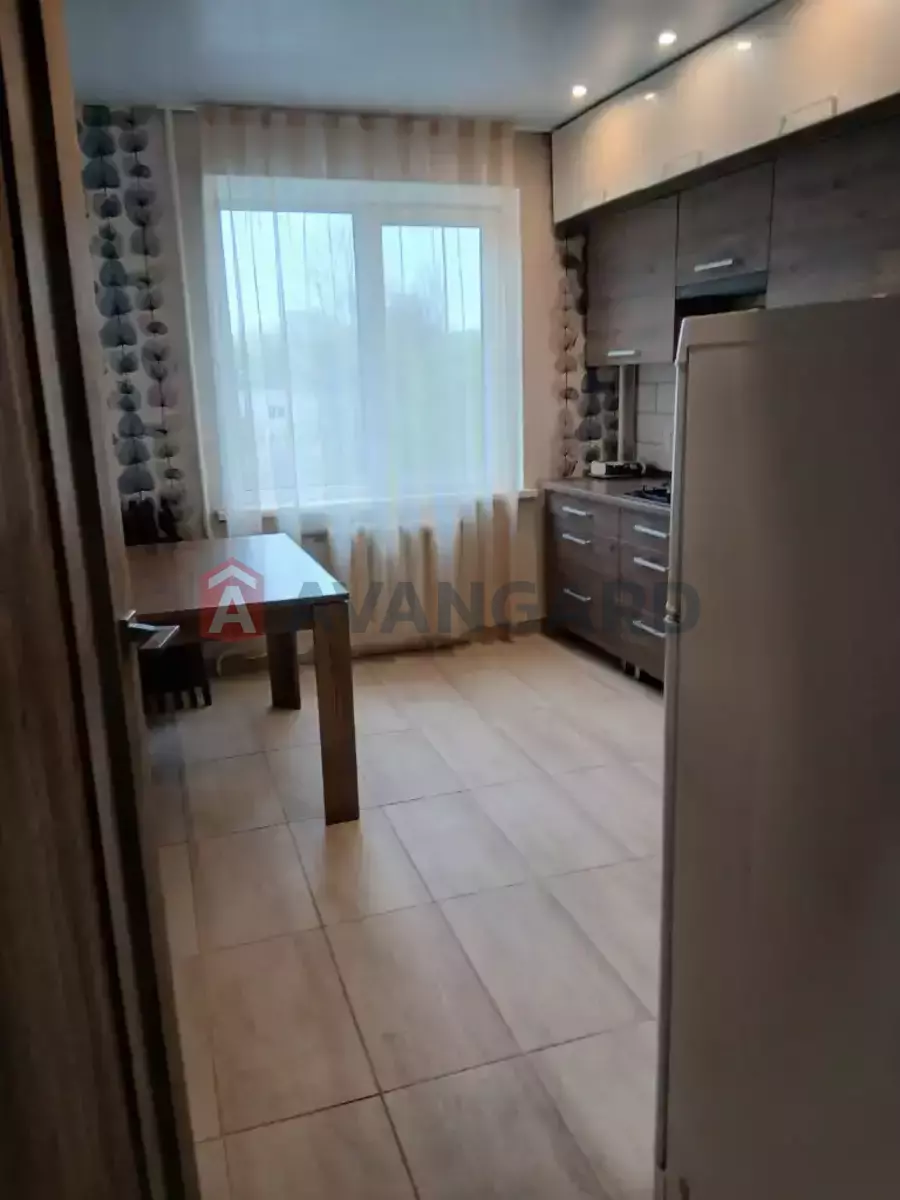 3 ��. ��������, 64/40/9 ��. �., 4/9 ������ ���� 13