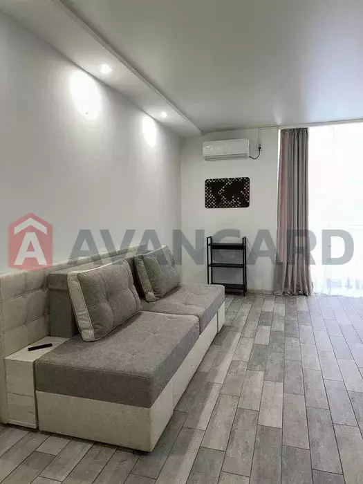 1 ��. ��������, 51/-/15 ��. �., 9/10 ������ ���� 2