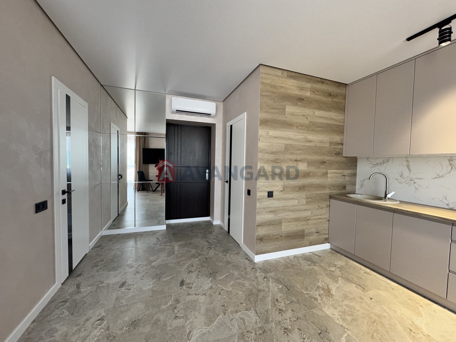 1 . , 40/17/8 . ., 8/10   5