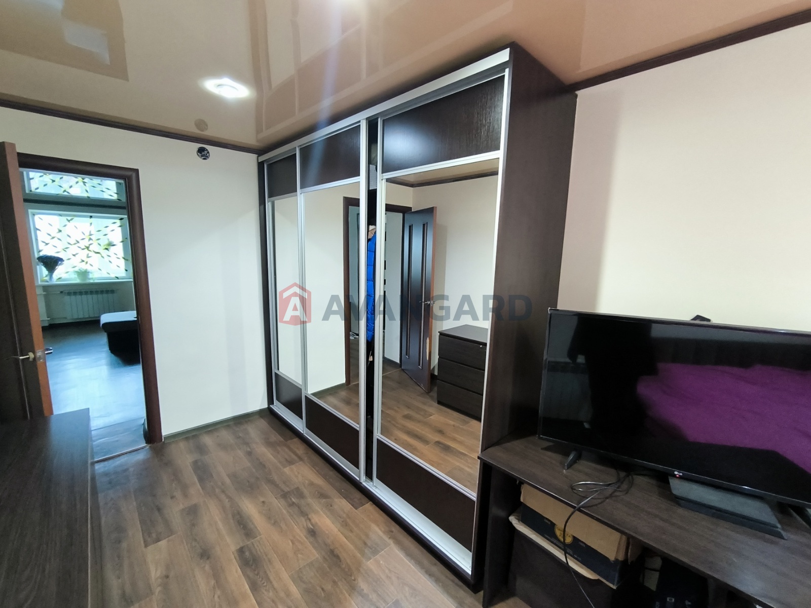 2 ����. ��������, 43/-/7 ��. �., 4/5 ���� ���� 3