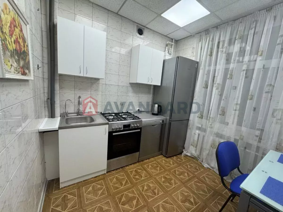 3 ��. ��������, 80/-/10 ��. �., 2/5 ������ ���� 1