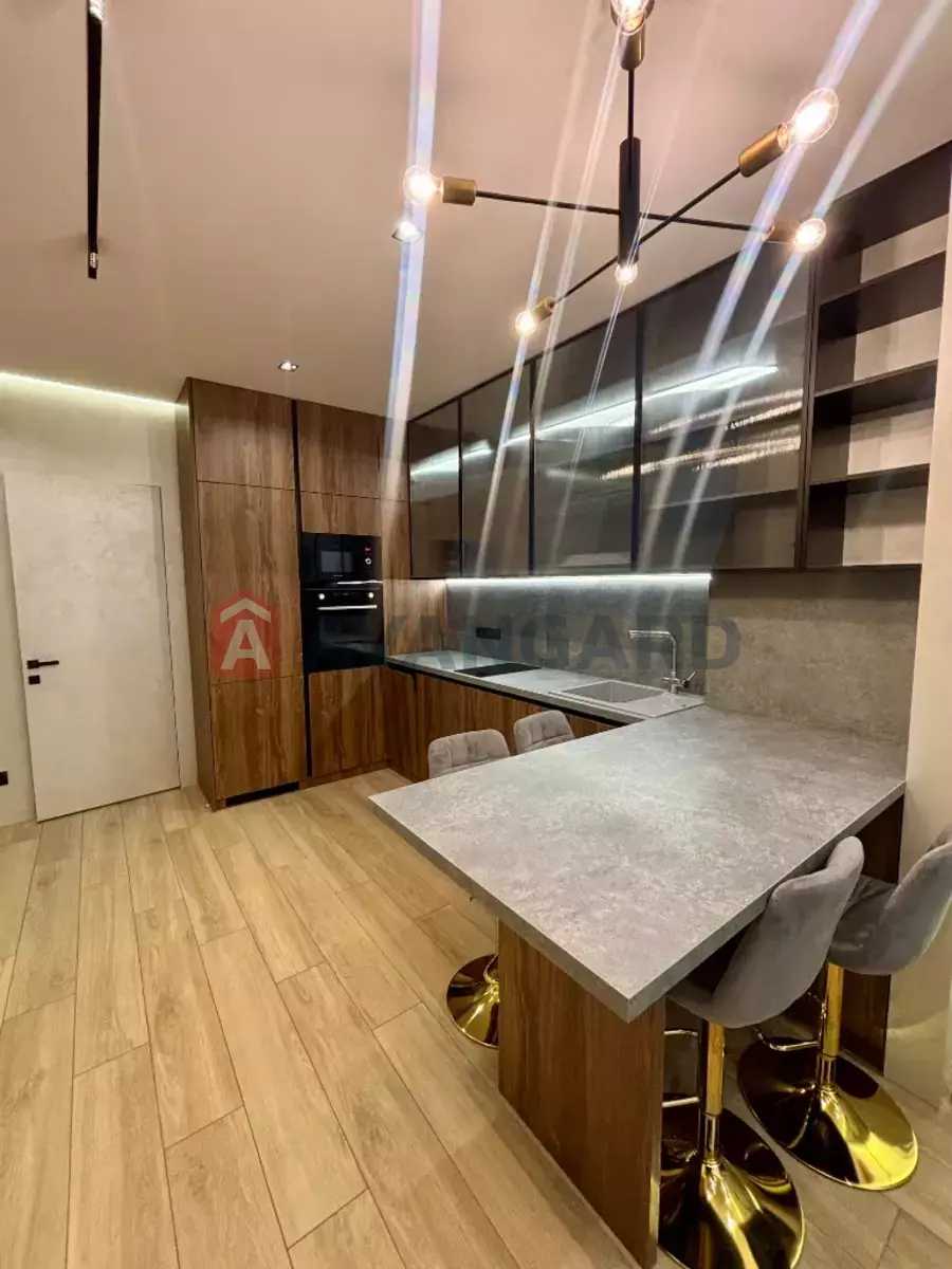 2 ����. ��������, 58/42/16 ��. �., 15/18 ���� ���� 4