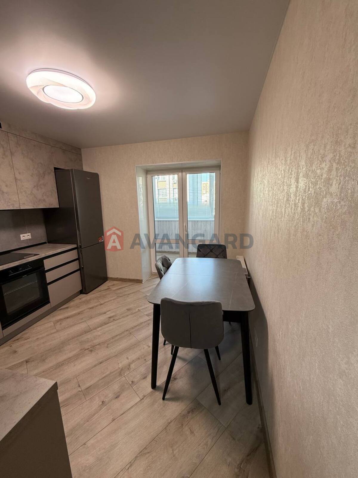 2 ��. ��������, 65/-/9,5 ��. �., 3/10 ������ ���� 2