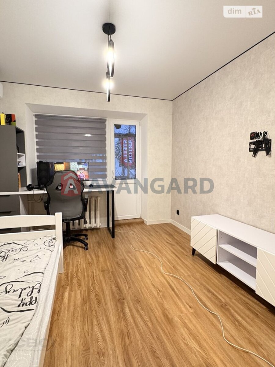 2 ��. ��������, 43/28/7 ��. �., 4/5 ������ ���� 9