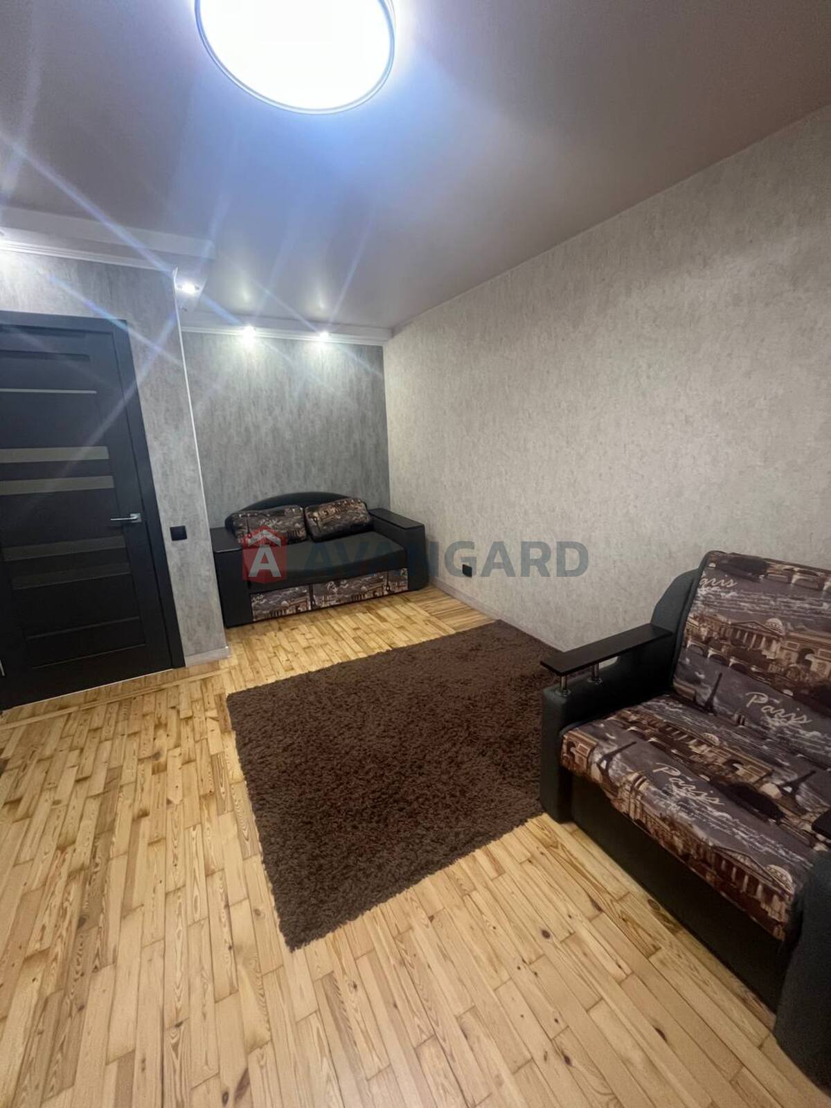 1 ����. ��������, 37/-/- ��. �., 7/9 ���� ���� 4