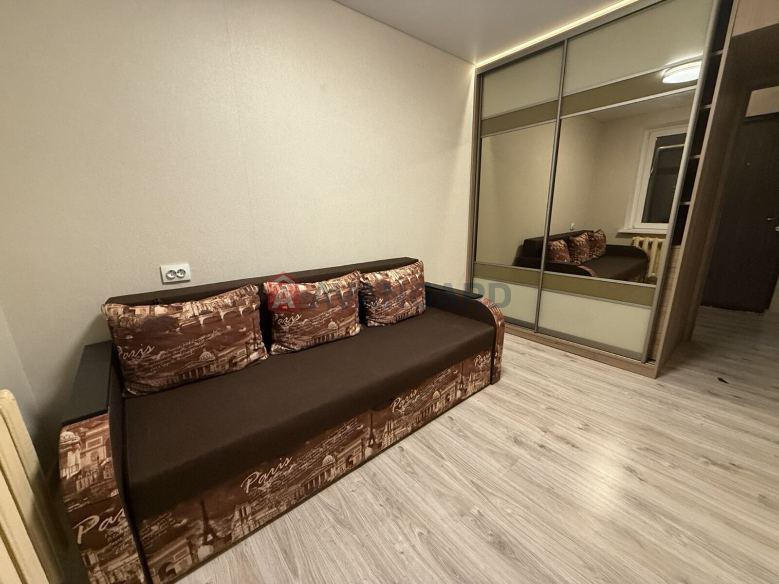 2 ����. ��������, 47/28/8 ��. �., 8/9 ���� ���� 3