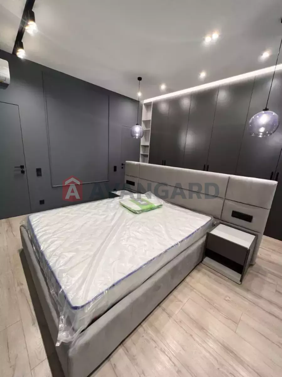 4 ��. ��������, 130/-/- ��. �., 2/14 ������ ���� 5