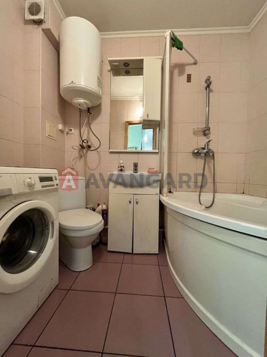 4 ��. ��������, 80,6/49,7/7,8 ��. �., 9/9 ������ ���� 2