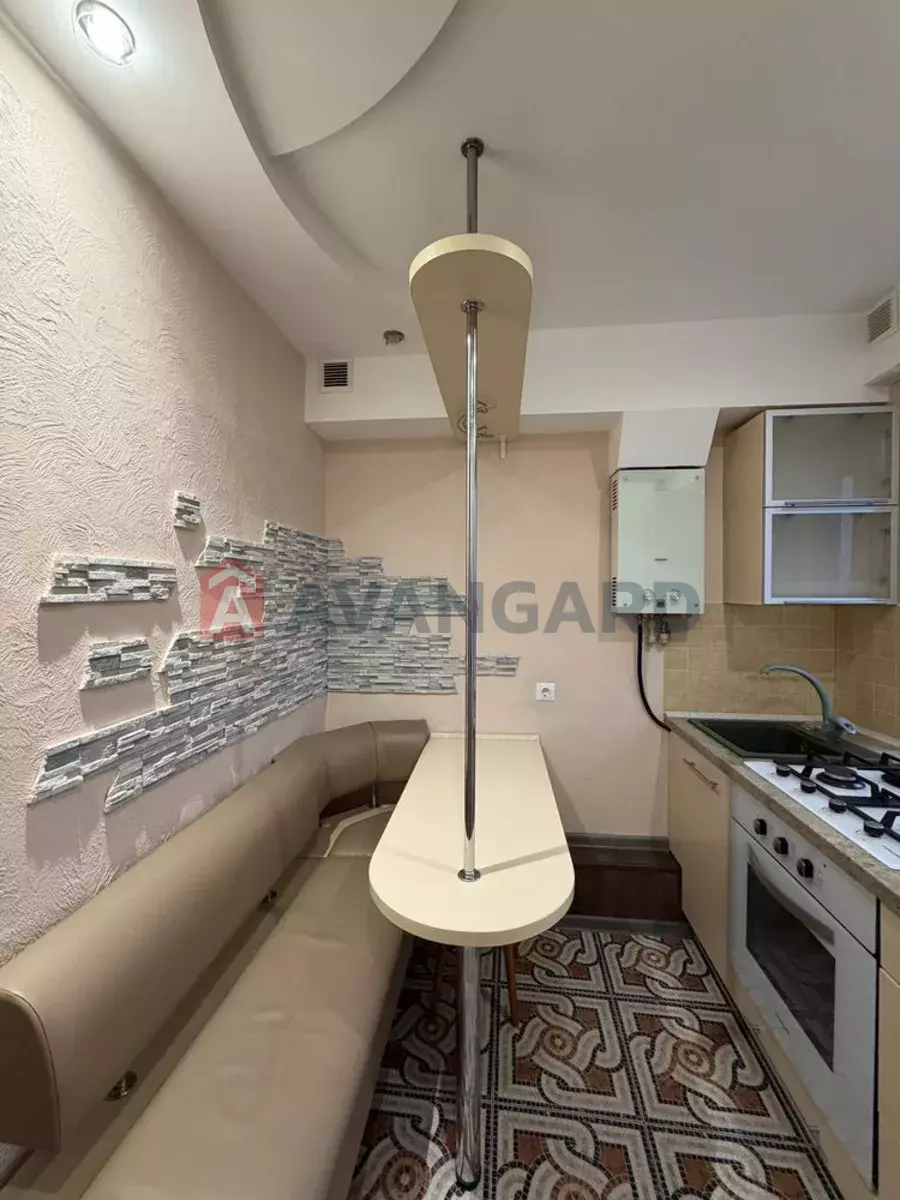 2 ����. ��������, 48/-/6 ��. �., 5/5 ���� ���� 11