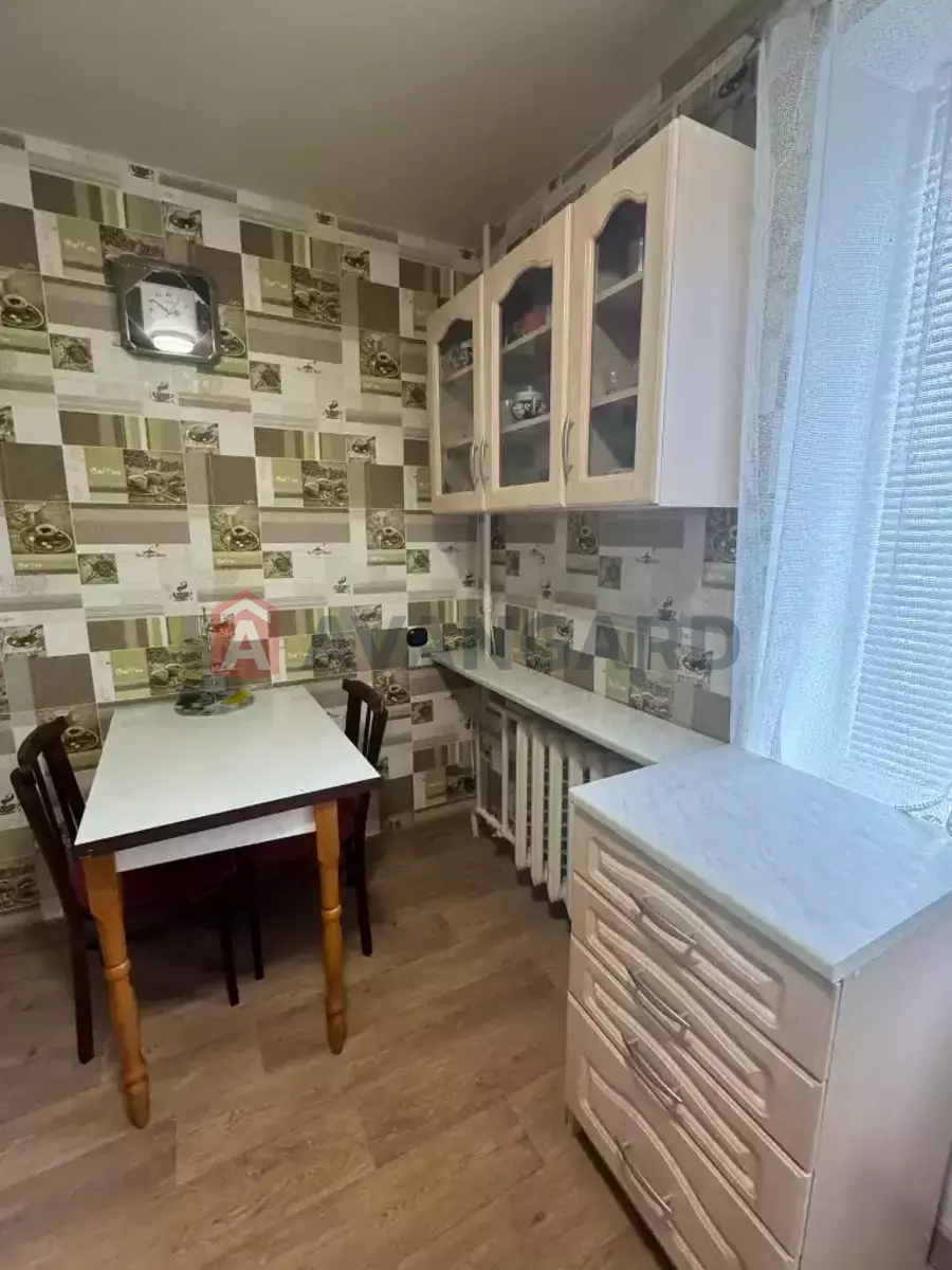 1 . , 40/-/- . ., 8/9   5