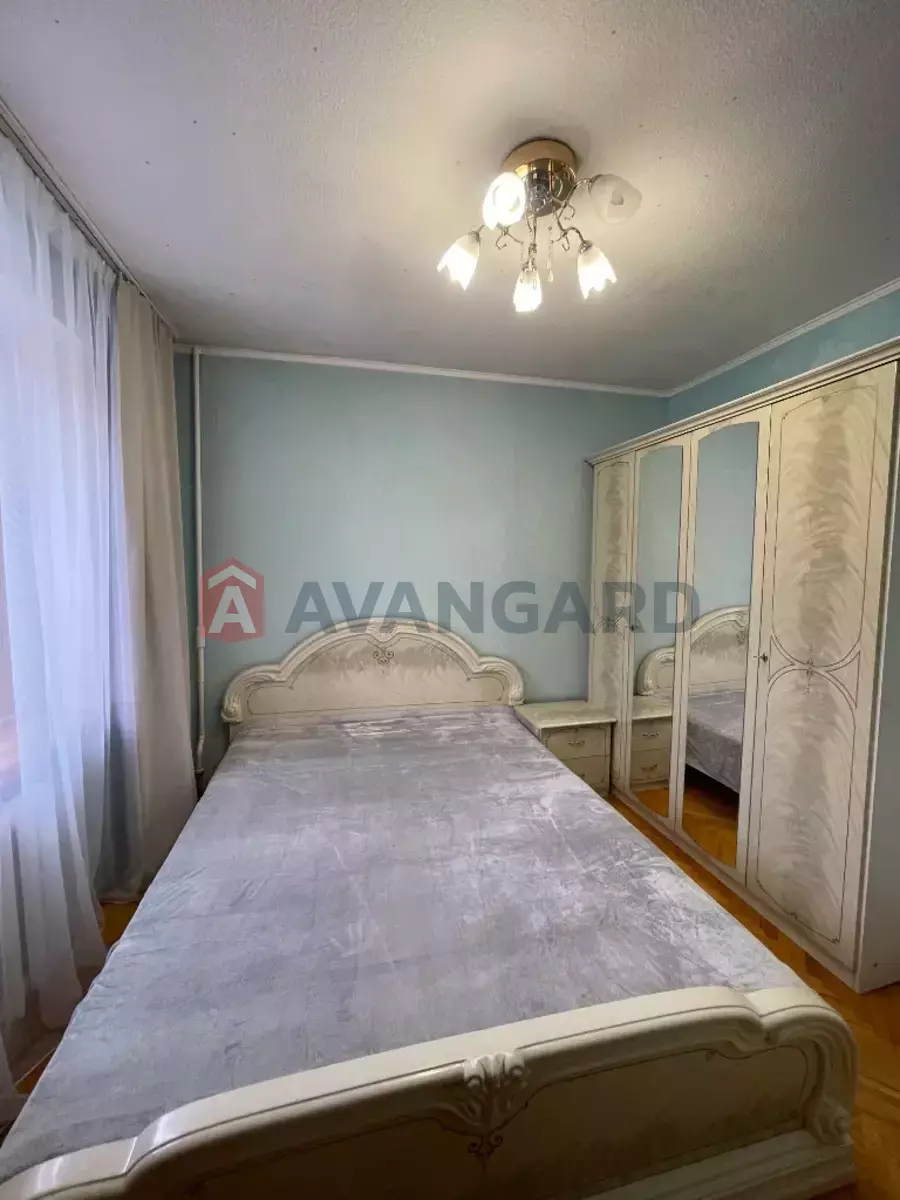 3 ��. ��������, 79/-/10 ��. �., 5/9 ������ ���� 4