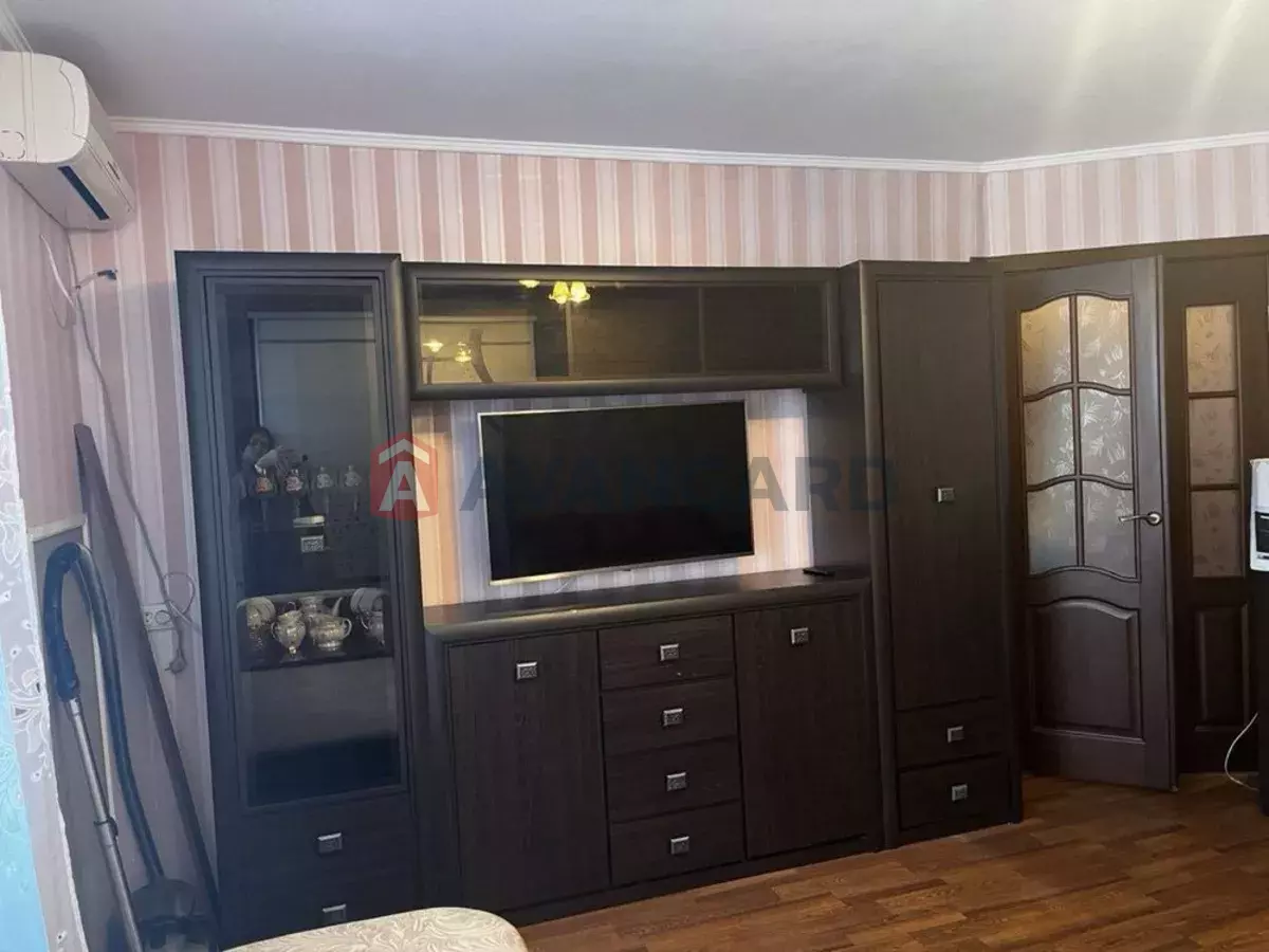 1 ��. ��������, 40/-/8 ��. �., 9/9 ������ ���� 3