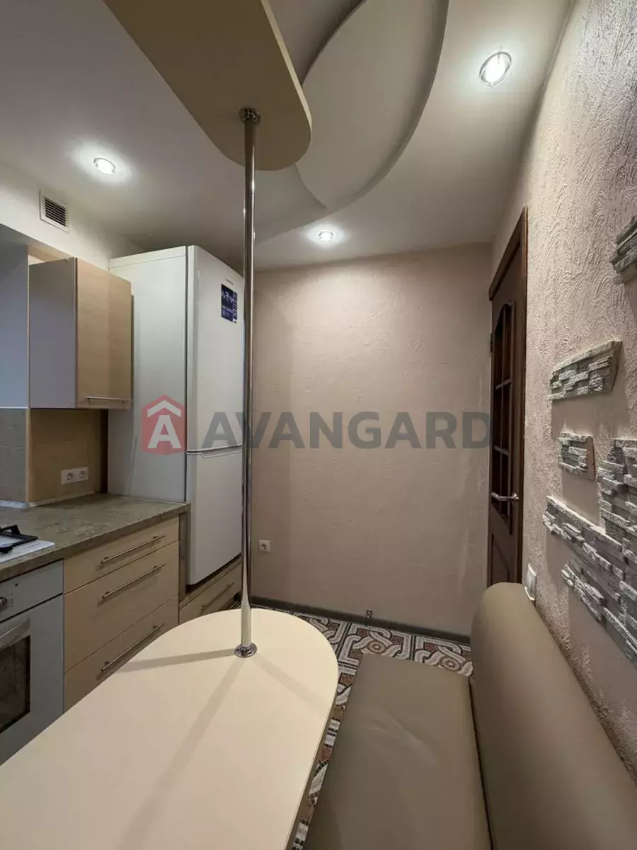 2 ����. ��������, 48/-/6 ��. �., 5/5 ���� ���� 4