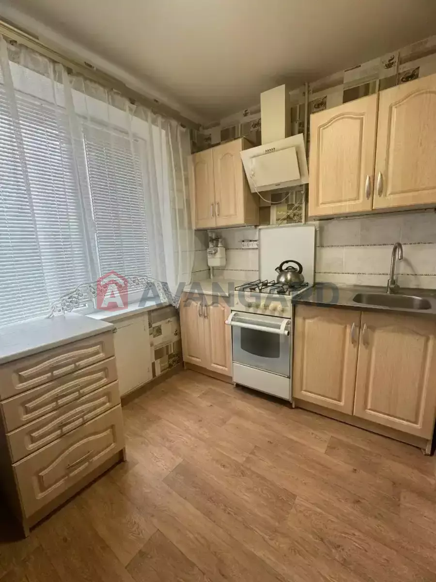 1 . , 40/-/- . ., 8/9   2