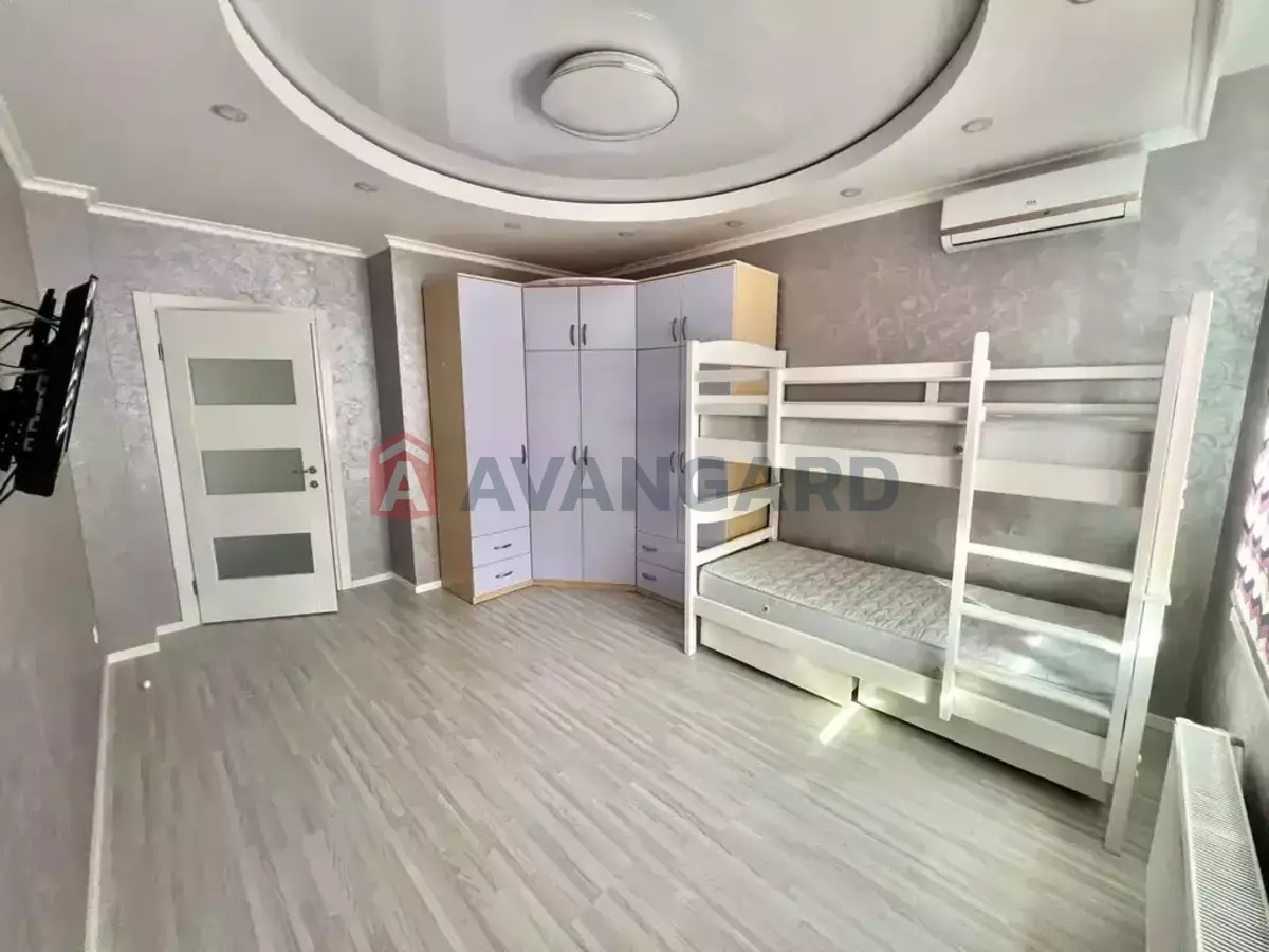 3 ����. ��������, 84/59/14 ��. �., 11/12 ���� ���� 12