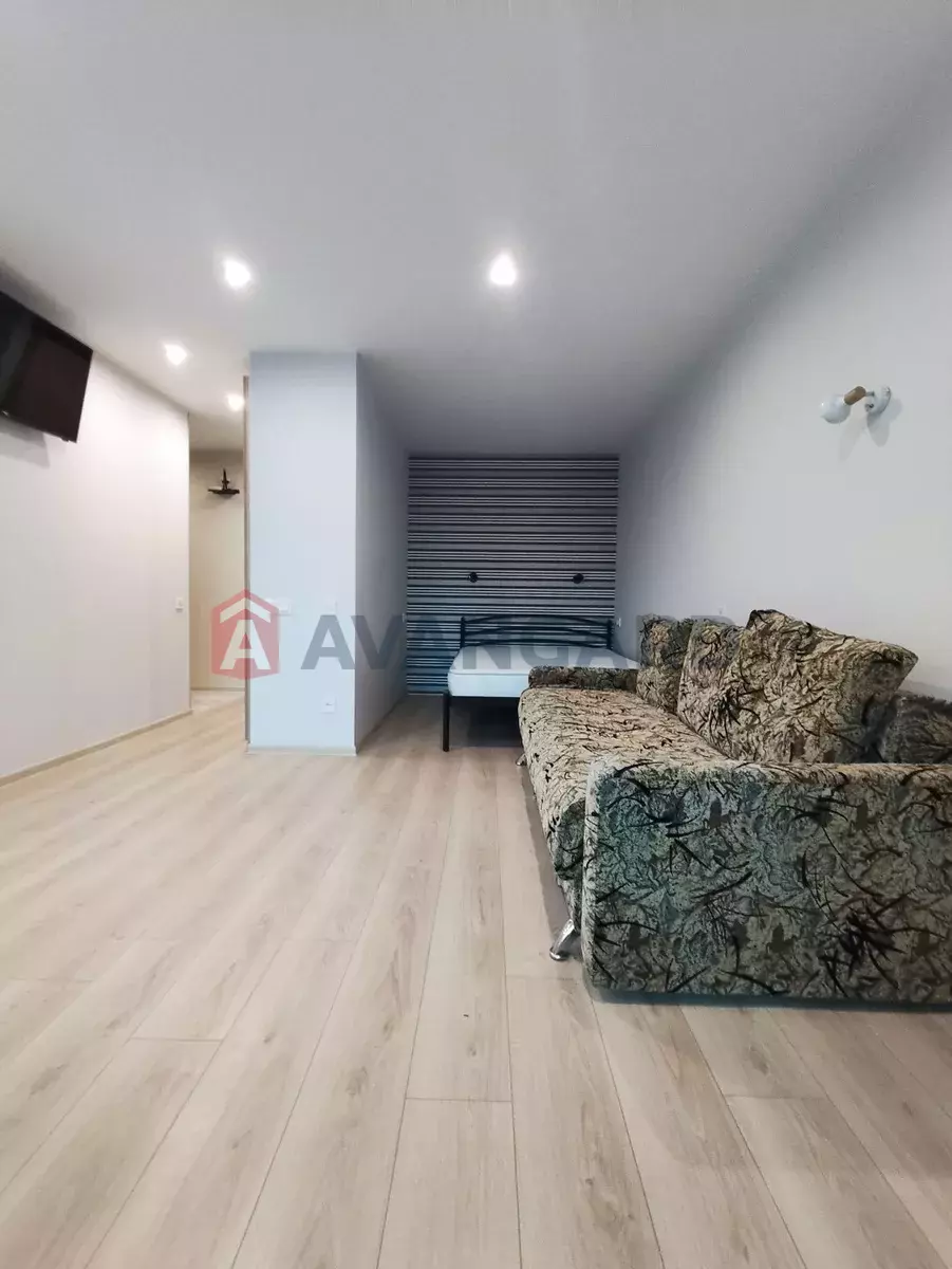 1 ��. ��������, 33/-/8 ��. �., 5/5 ������ ���� 4