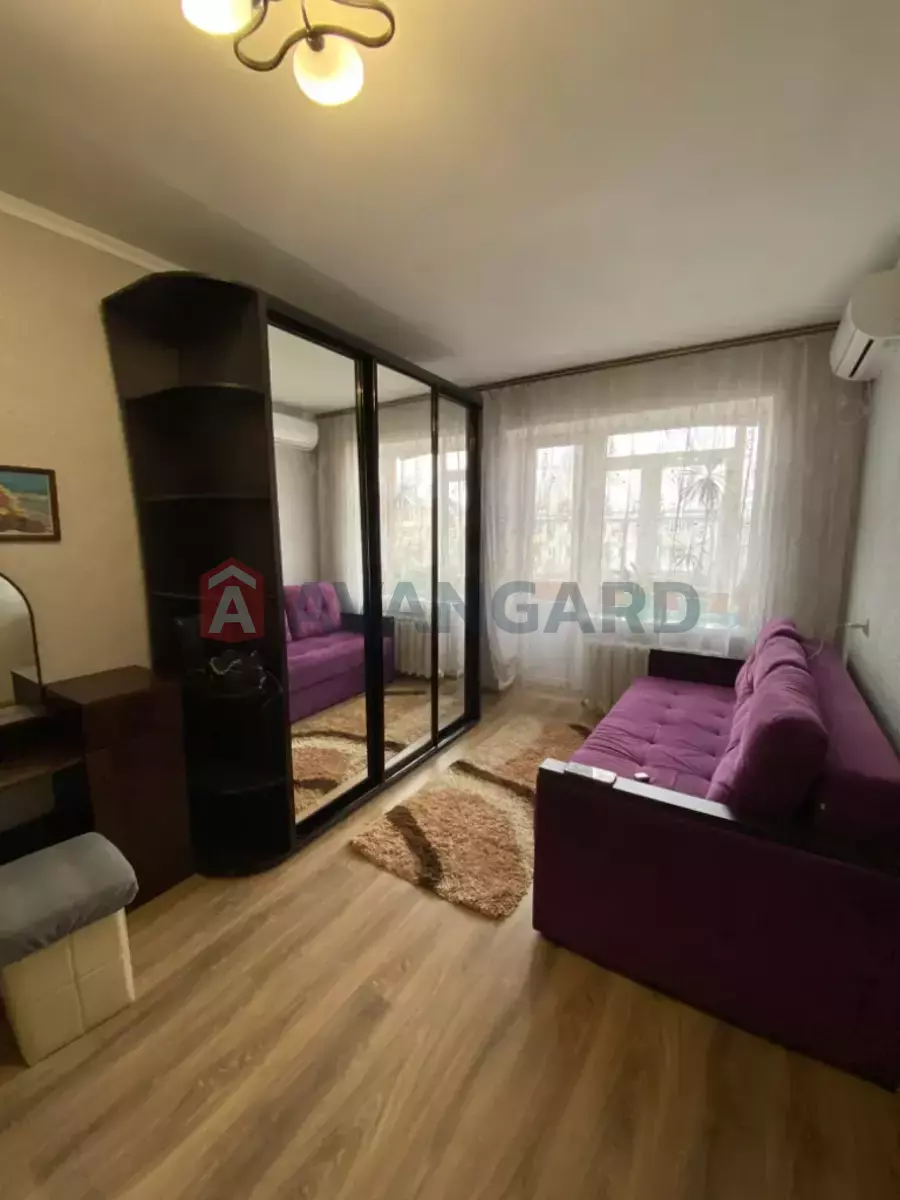 1 ��. ��������, 33/-/- ��. �., 4/5 ������ ���� 8