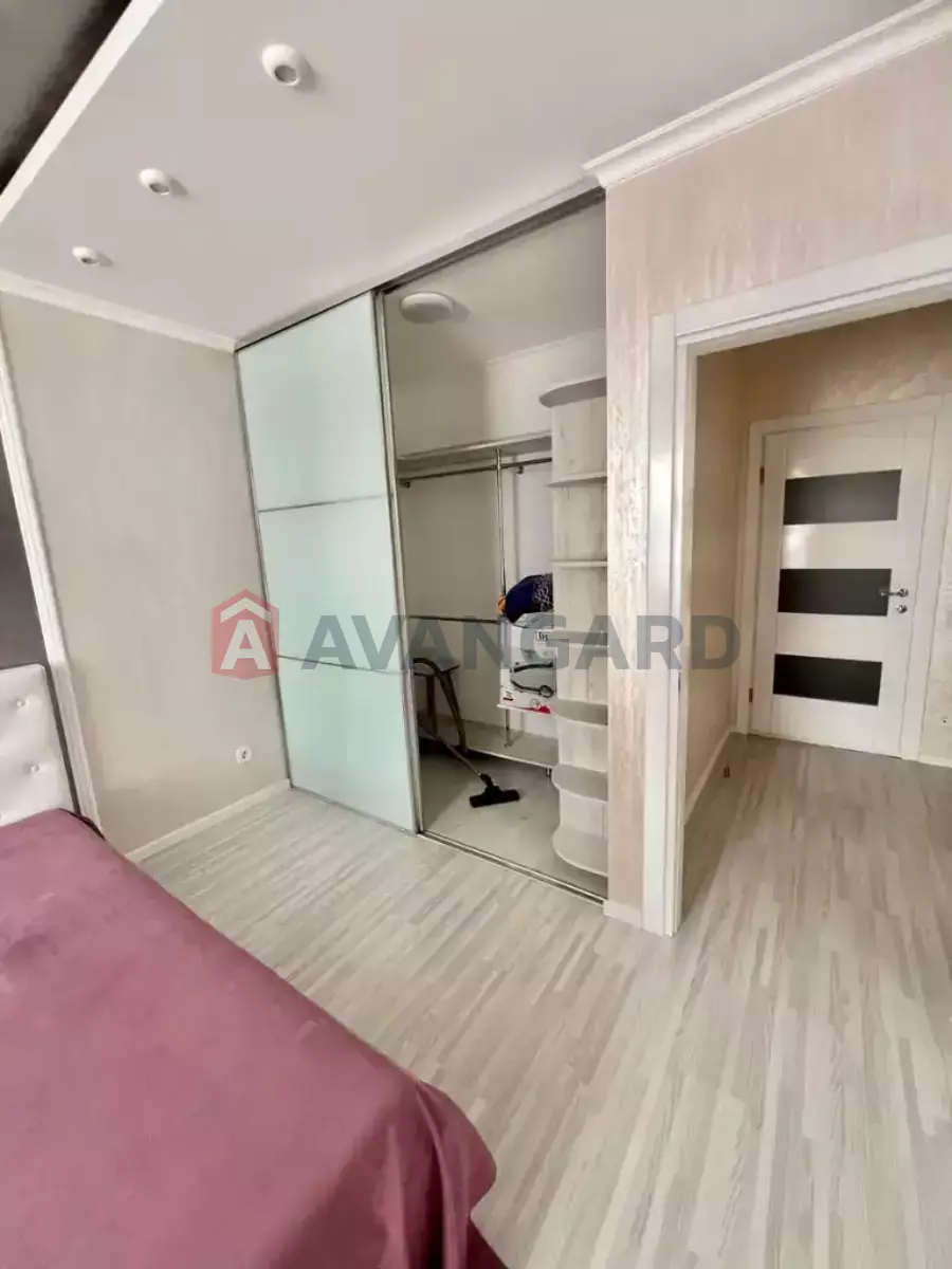 3 ����. ��������, 84/59/14 ��. �., 11/12 ���� ���� 15