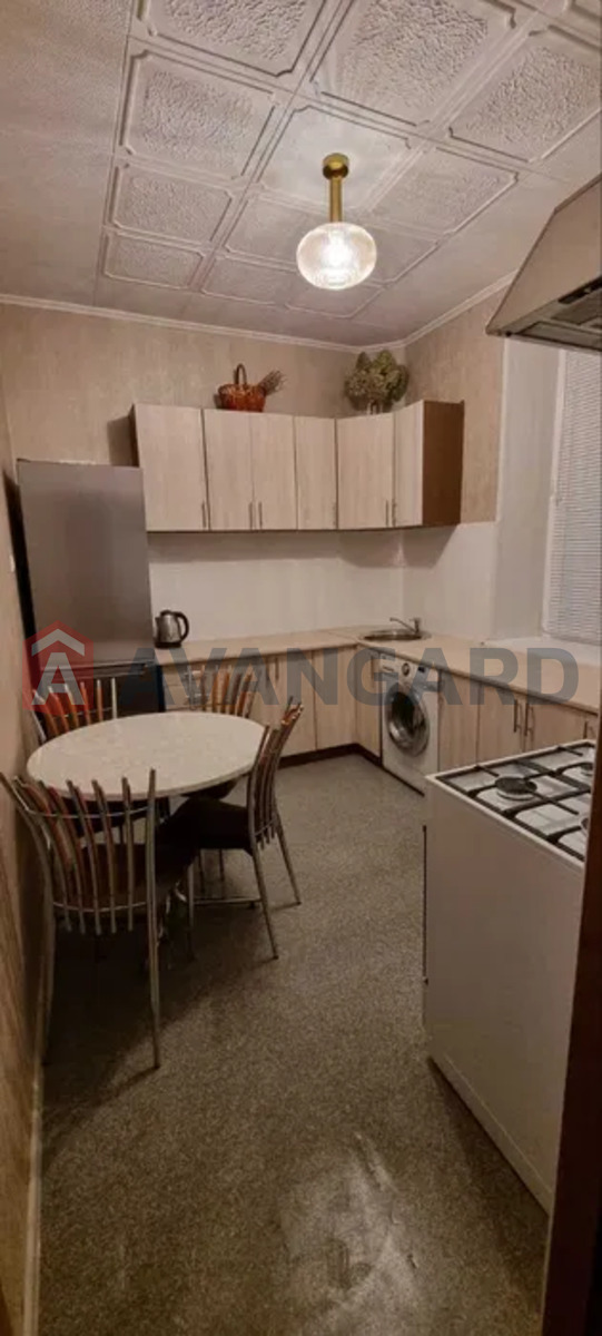 4 ��. ��������, 90/-/10 ��. �., 3/3 ������ ���� 7