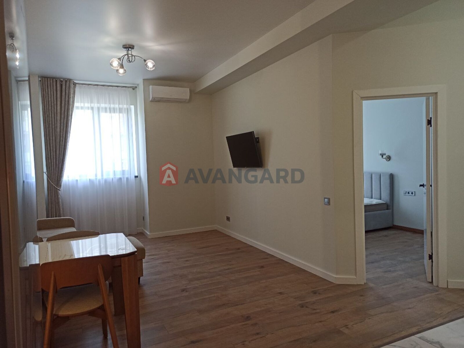 2 ����. ��������, 48.1/33.3/6.4 ��. �., 3/5 ���� ���� 3