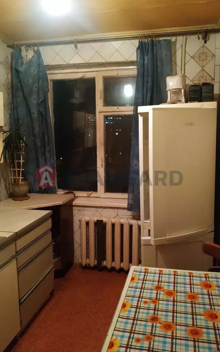 2 . , 48/-/8 . ., 8/9   3