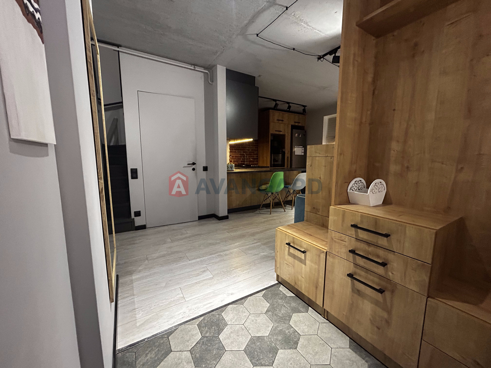 2 ��. ��������, 100/33/40 ��. �., 10-11/11 ������ ���� 8