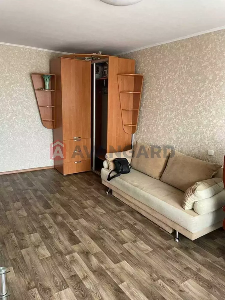 1 . , 39/-/6 . ., 8/9   24