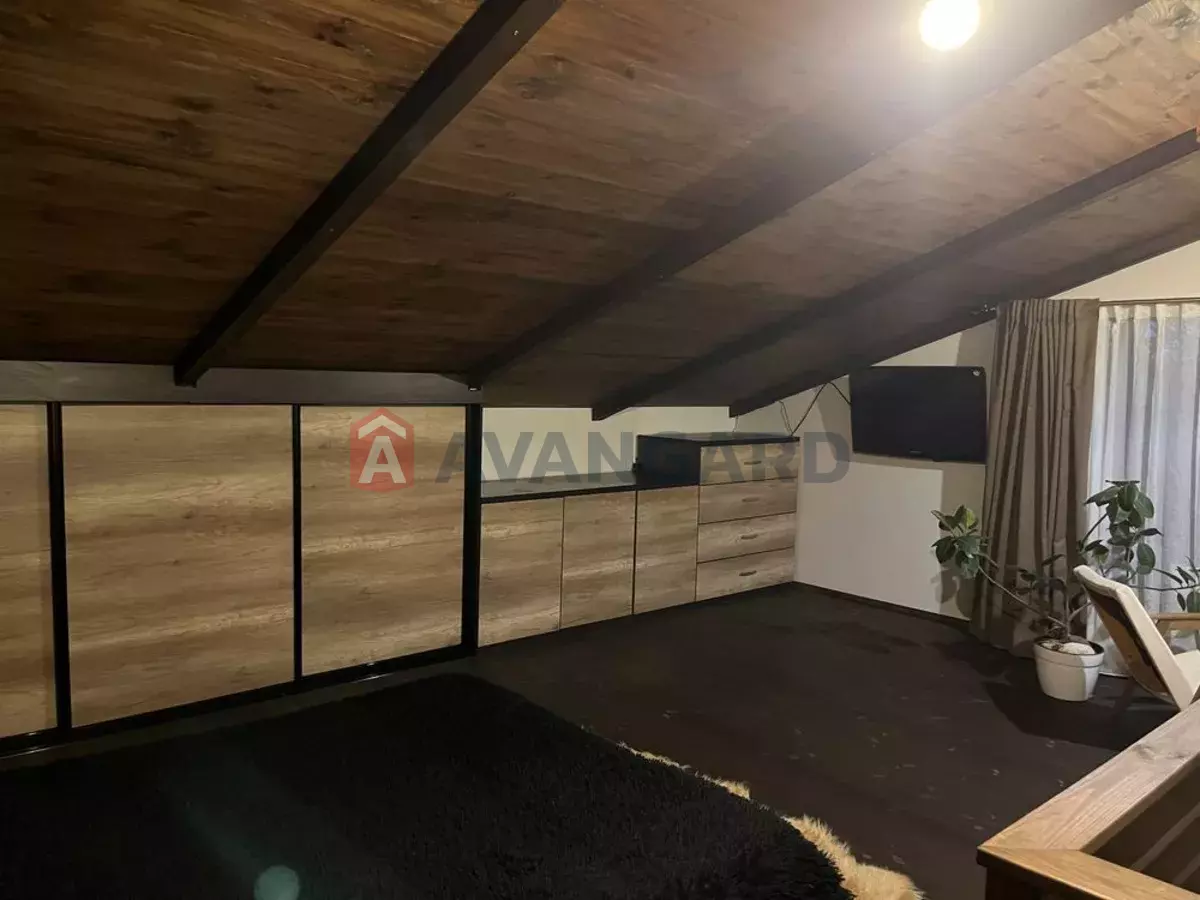 �������, 100 ��.�. ���� 18