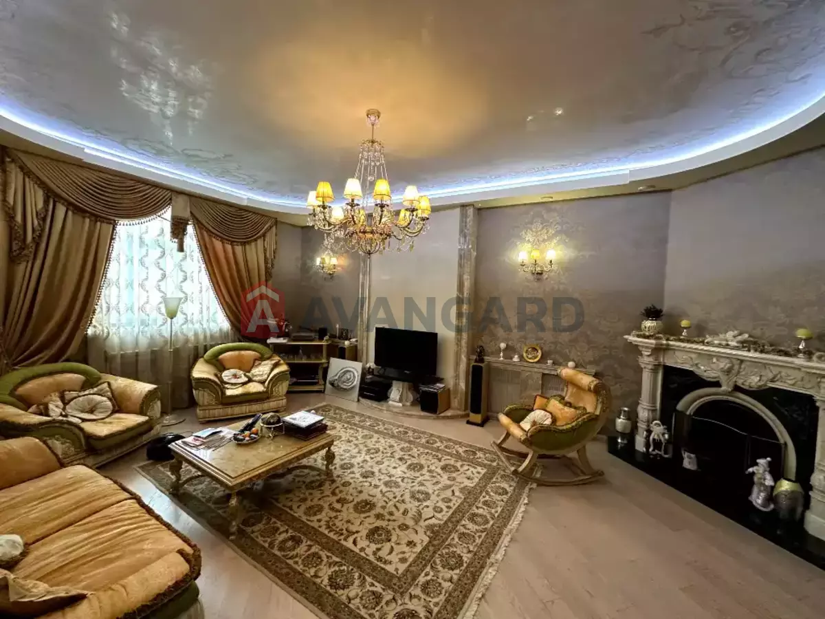 �������, 800 ��.�. ���� 3