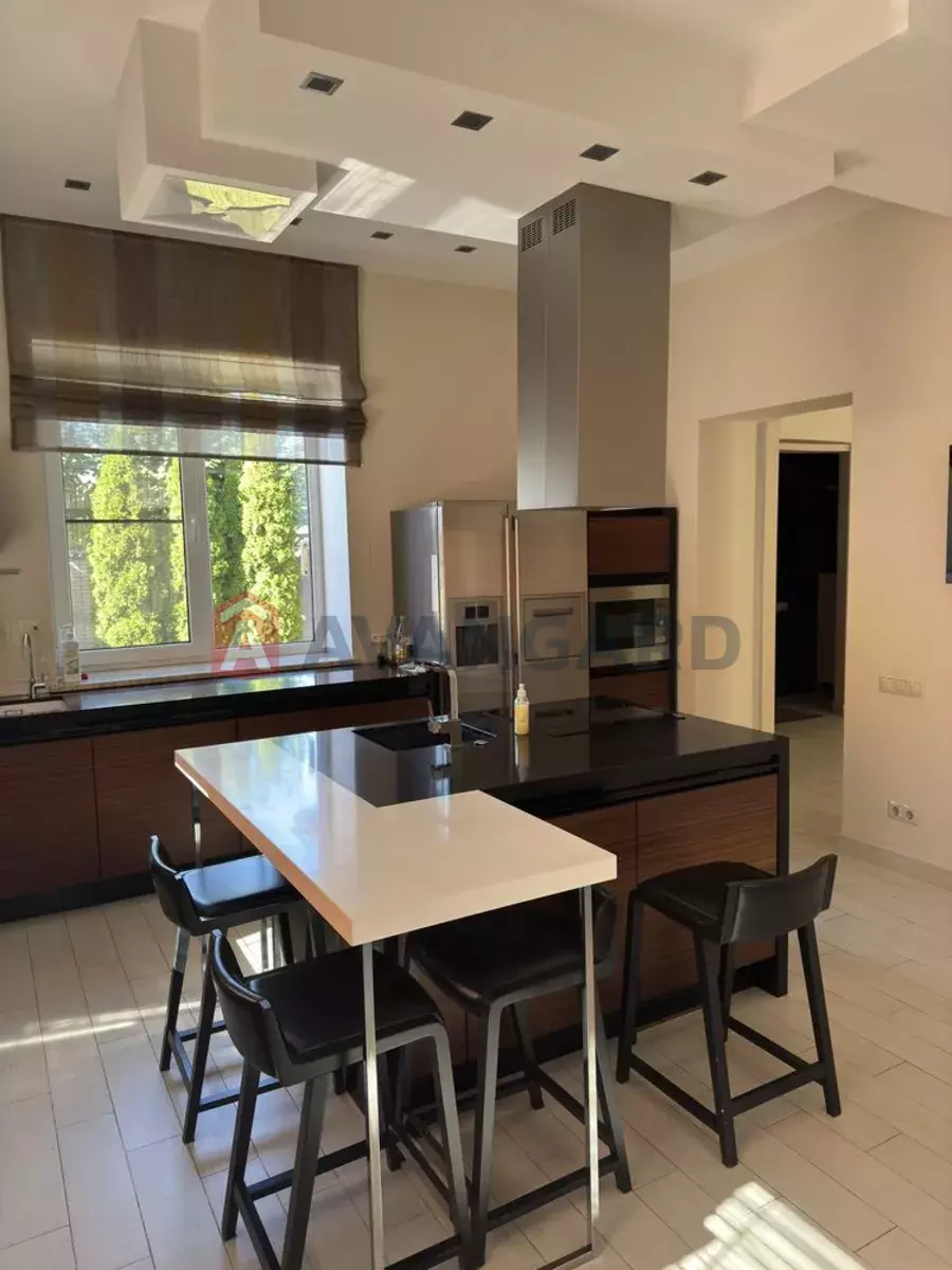 �������, 300 ��.�. ���� 7